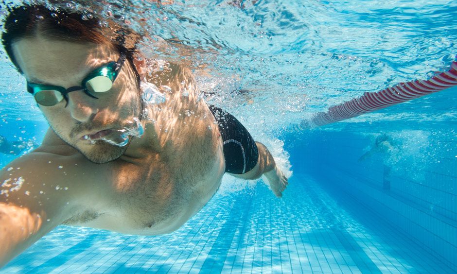 So viele Liter Urin schwimmen in einem Pool - News | heute.at