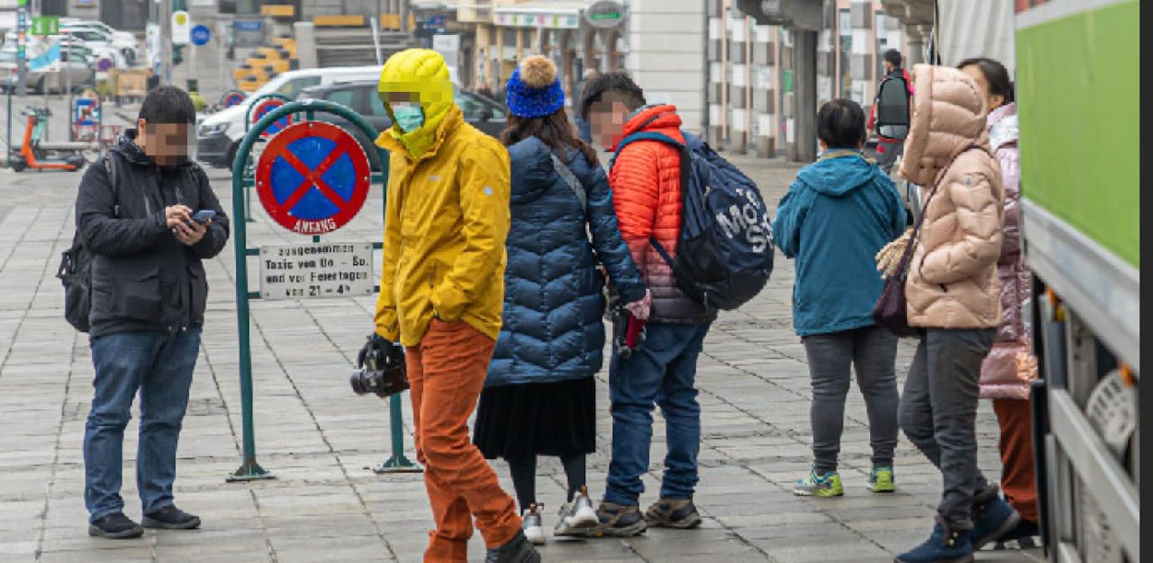 Auch in Linz waren die ersten Touristen aus Asien mit Schutzmasken zu sehen.