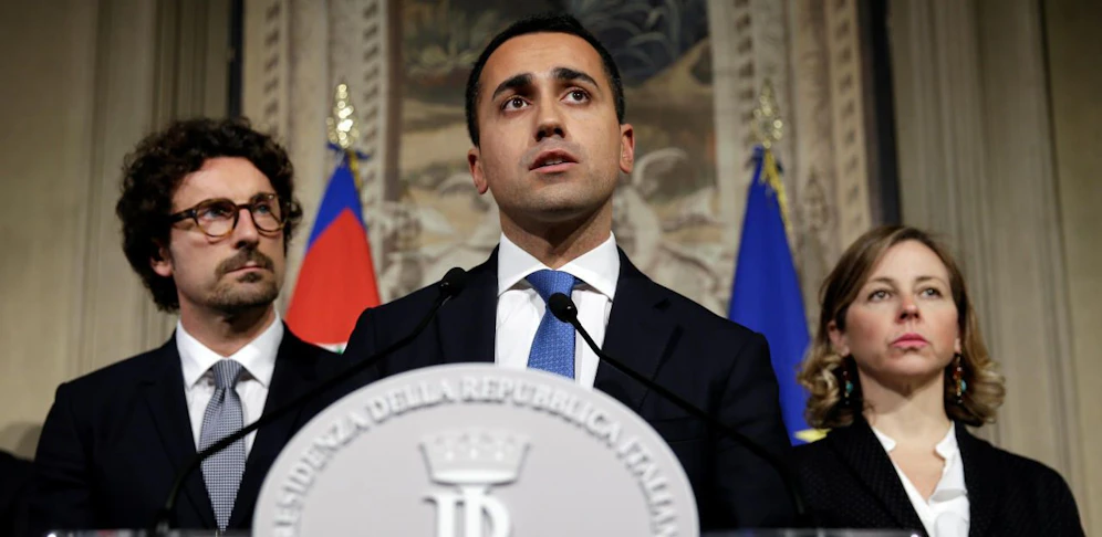 Luigi Di Maio (m) von der 5-Sterne-Bewegung will Premier werden und die EZB schröpfen.