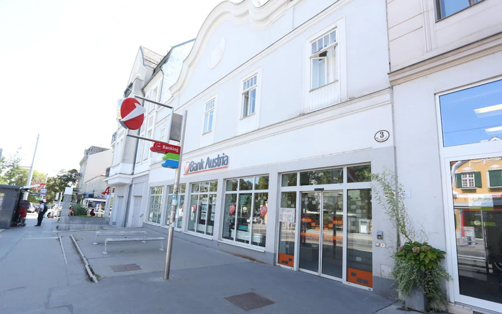 In den Foyers der Bank Austria gibt es keine Kübel mehr. 