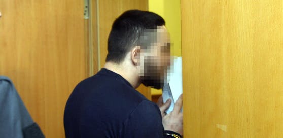 Shamil I. beim letzten Prozess wegen Nötigung, bei dem er fünf Monate ausfasste.