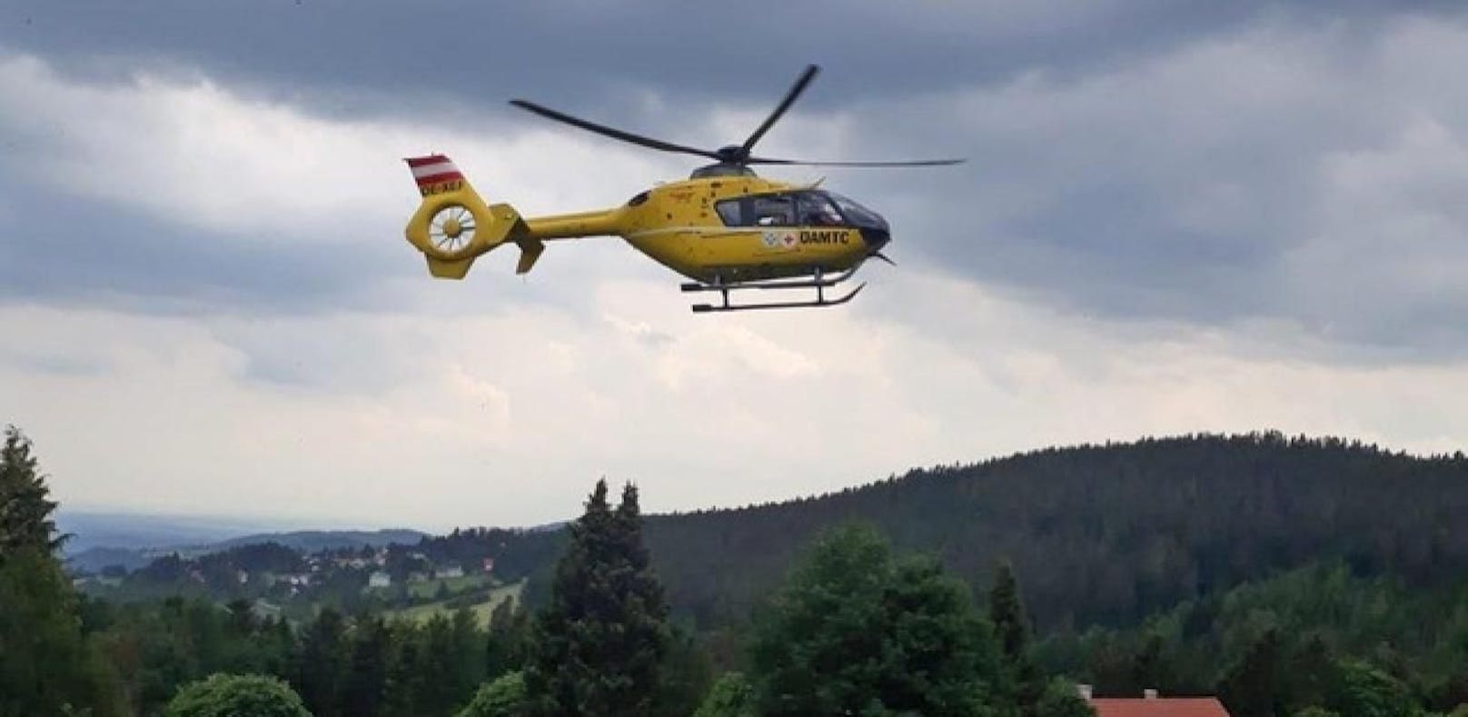 Symbolfoto eines Christophorus-Hubschraubers im Einsatz.