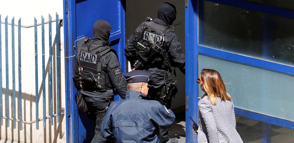  Mitglieder der Spezialeinheit RAID im Einsatz in Marseille.