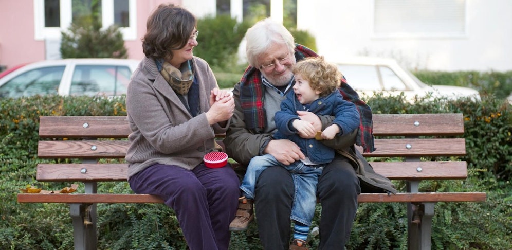 Symbolbild: Großeltern sind eine Corona-Risikogruppe und müssen jetzt geschützt werden.