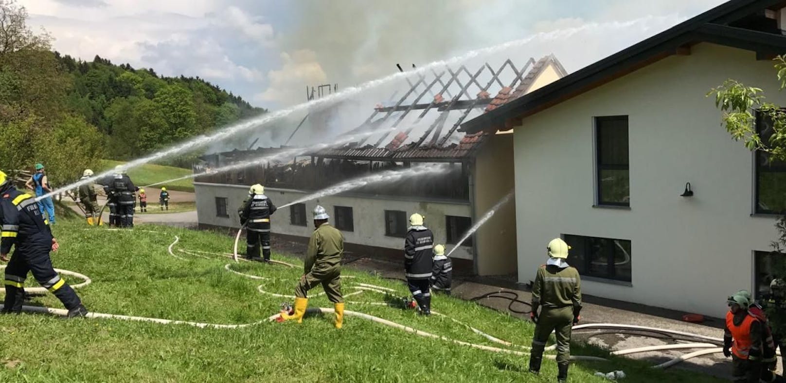 Großbrand: Bauernstadl ging in Flammen auf