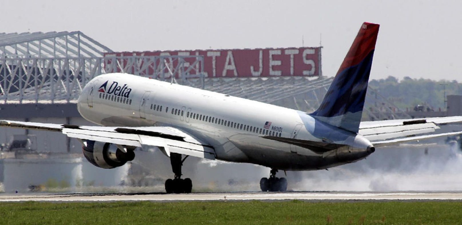 Ein Flieger der Delta Airlines. Symbolbild