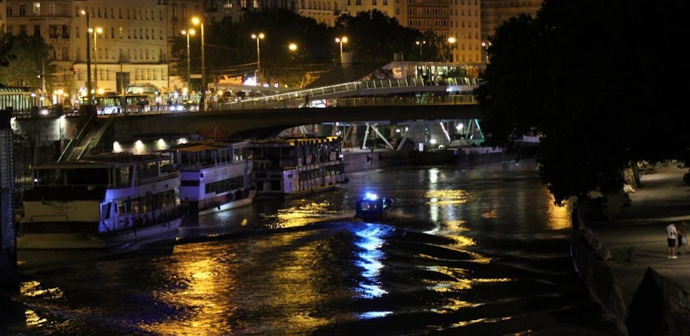 Die Feuerwehr zog die drei Personen aus dem Donaukanal