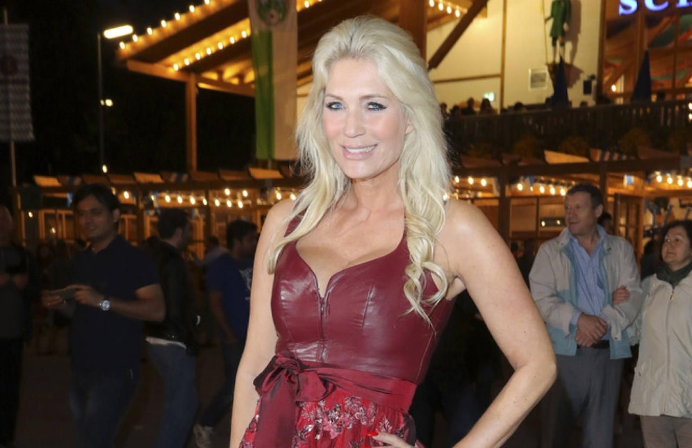 Sarah Kern beim Oktoberfest 2015 auf der Theresienwiese.