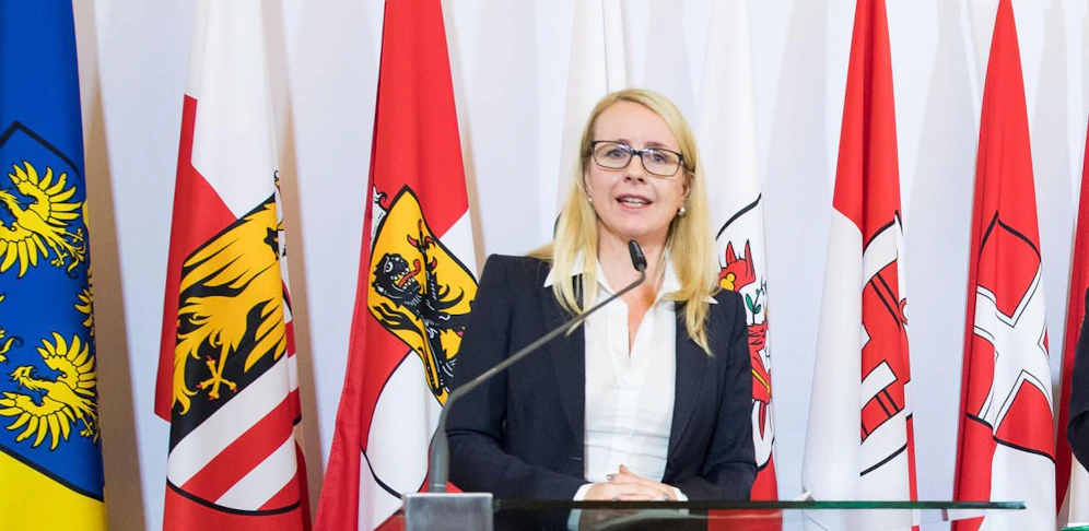 Für die Digitalisierungsministerin Margarete Schramböck sind die Arbeitsbedingungen ihrer Mitarbeiter eine "Herzensangelegenheit".