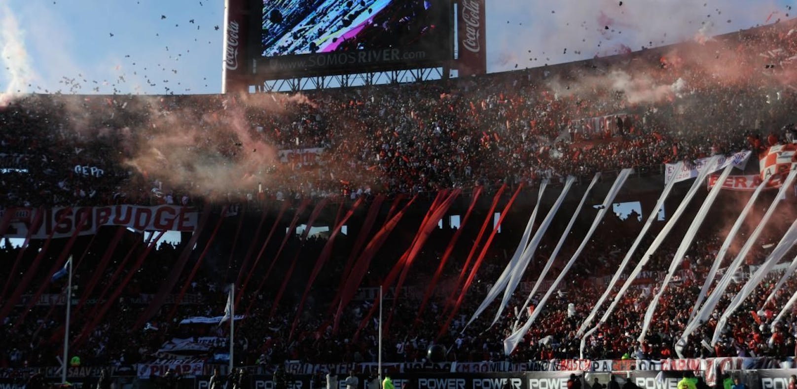 River-Plate-Fans In Buenos Aires gegen die Boca Juniors - Foto vom 1. September 2019.