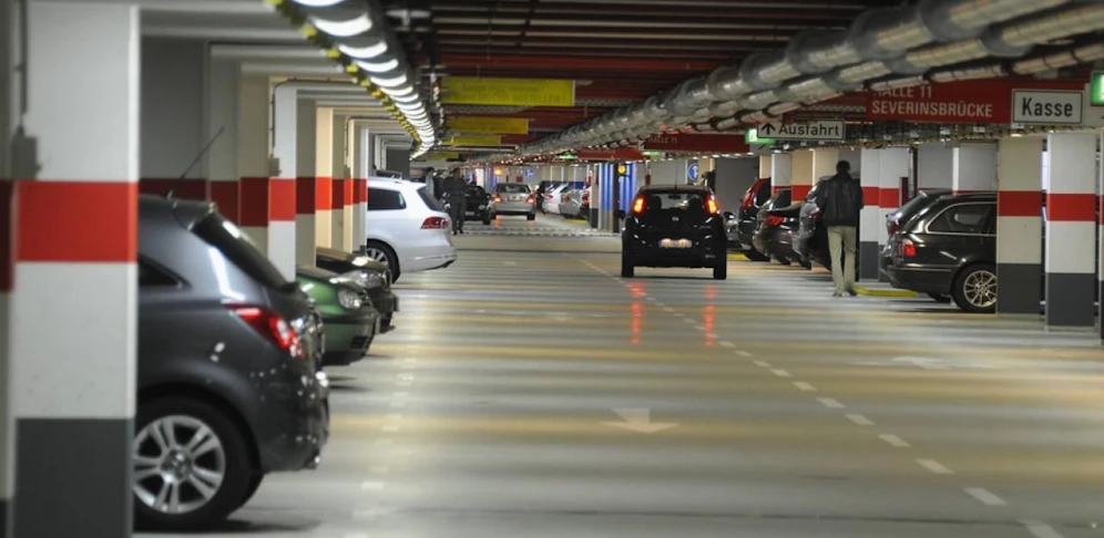 Kurz bevor sich der Schranken schloss, wurde die 77-Jährige umstellt. (Symbolbild)