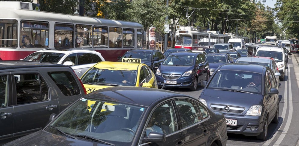 In Wien kommt es zu mehreren Staus und Verkehrsverzögerungen.