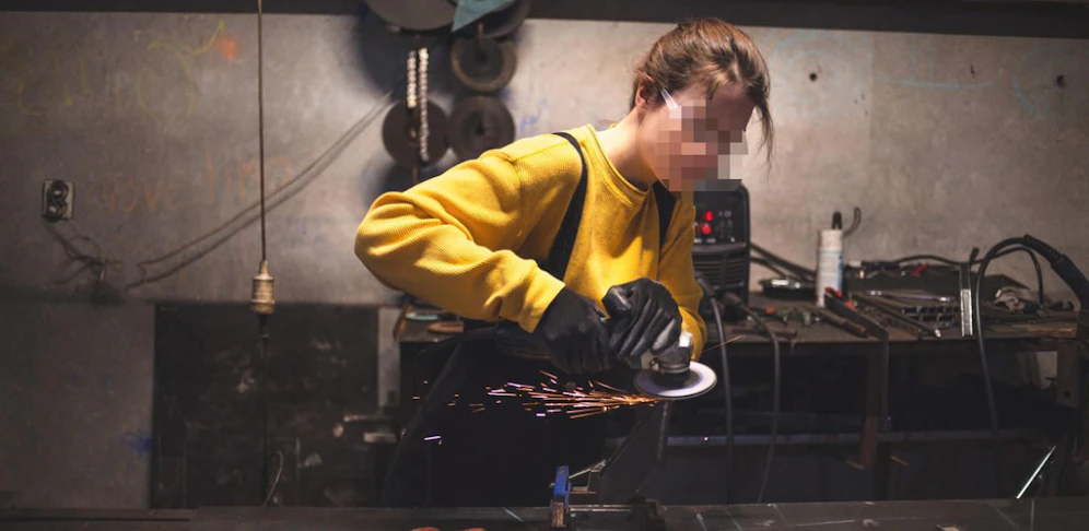 Die Akademikerin bekam keine Schleifmaschine, weil sie Polin ist.