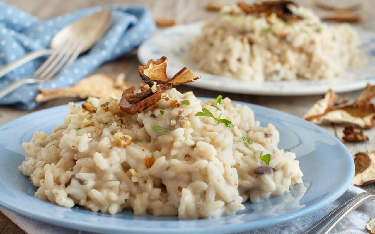 Wunderschne Risotto Mit Getrockneten Steinpilzen Bild