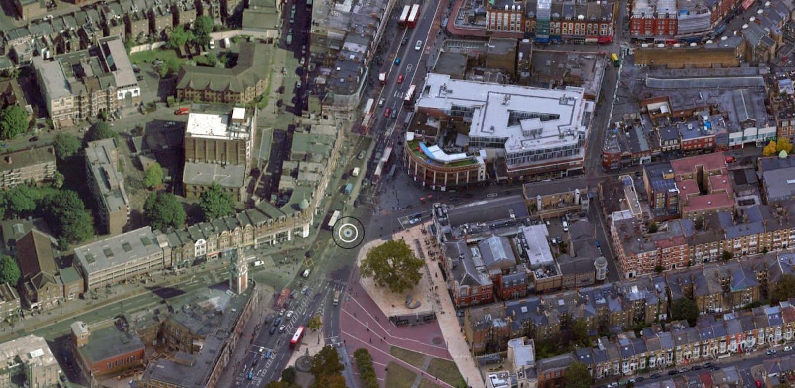 Im Süden der britischen Hauptstadt, in Brixton, ist ein Auto gegen eine Gruppe von Passanten gefahren.
