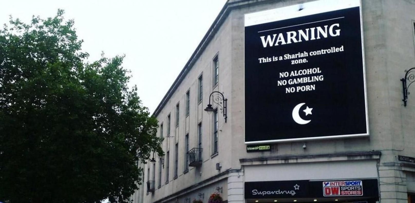 Mitten in Stadt: Werbetafel warnt vor "Scharia-Zone"