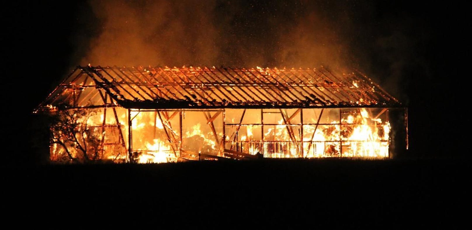 Explosionen bei Brand in Hart im Zillertal