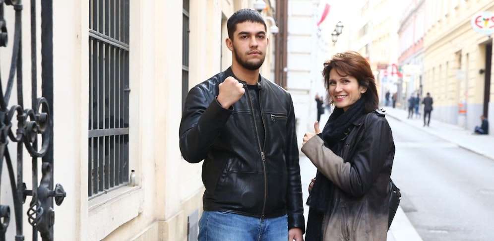 Anwältin Astrid Wagner mit ihrem Bodyguard