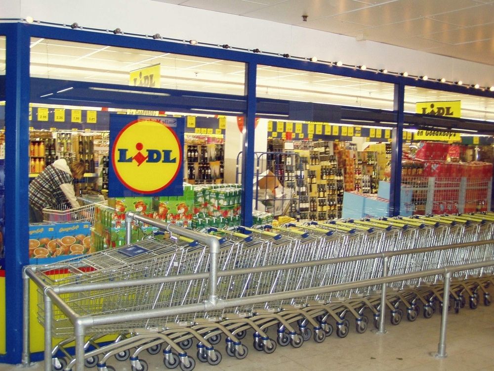 Lidl zahlt seinen Mitarbeitern jetzt mehr Gehalt.