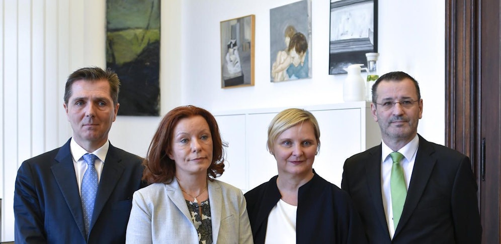 Interims-Chefs des KAV: Michael Binder (Leitung der ärztlichen Agenden in der Generaldirektion des KAV), Evelyn Kölldorfer-Leitgeb (stellvertretende Generaldirektorin des KAV), Gesundheitsstadträtin Sandra Frauenberger (SPÖ), Thomas Balazs (stellvertretender Generaldirektor des KAV, re.)