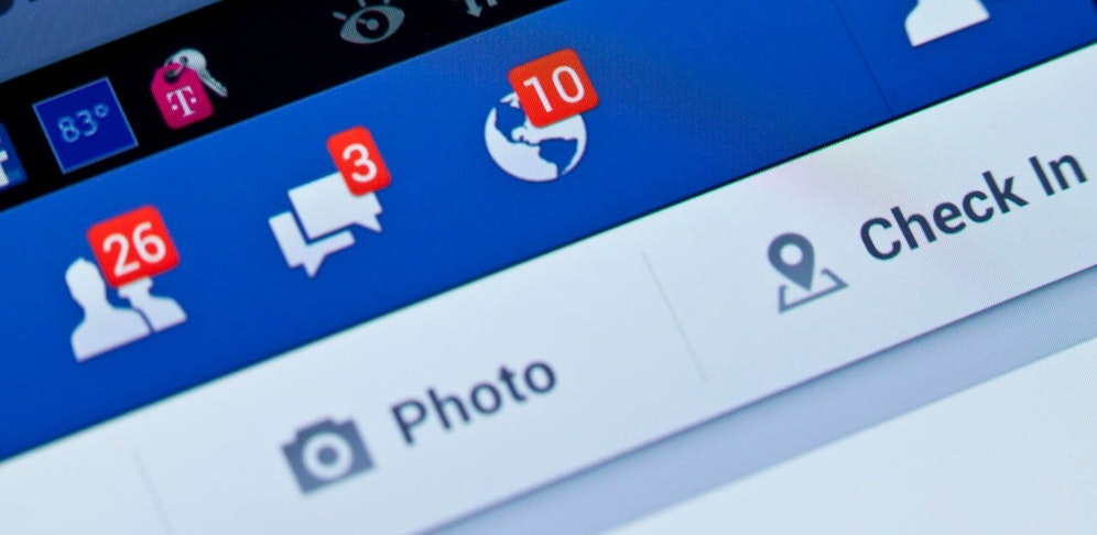 Facebook ist eine der politischen Hauptinfoquellen im Netz. Dort schwappt auch Hass über.