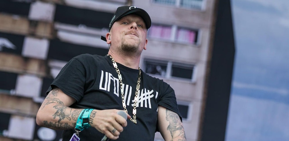 Bonez MC bei einem gemeinsamen Auftritt mit RAF Camora 