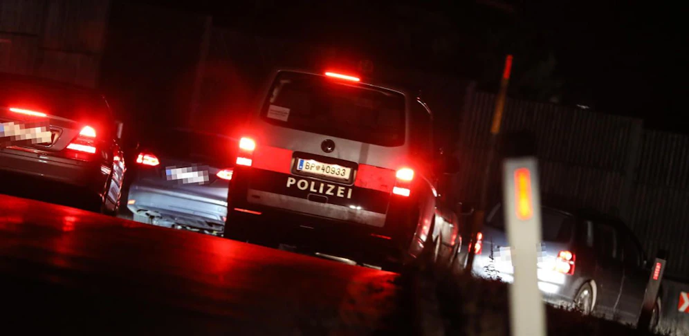 Die Polizei nahm sofort die Verfolgung auf und stoppte das Fahrzeug