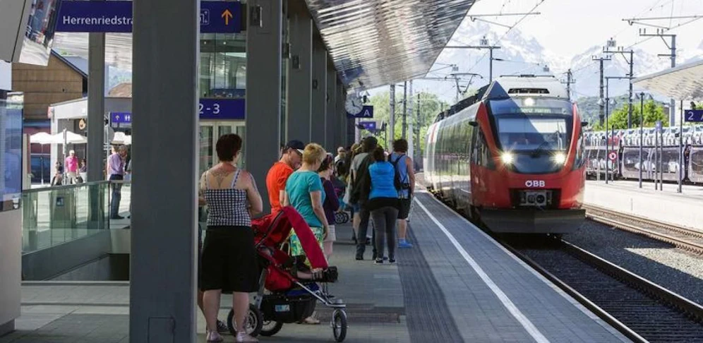 Der Bahnhof Hohenems: Rund 70 Meter nach dem Ende des Bahnsteiges sprang das Pärchen aus dem Zug. Archivbild