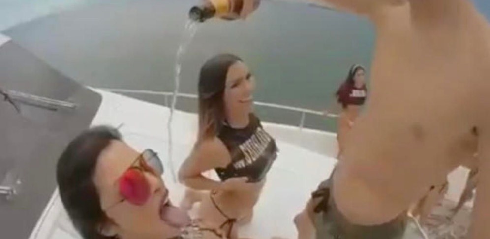 Rauschende Partys werden versprochen.