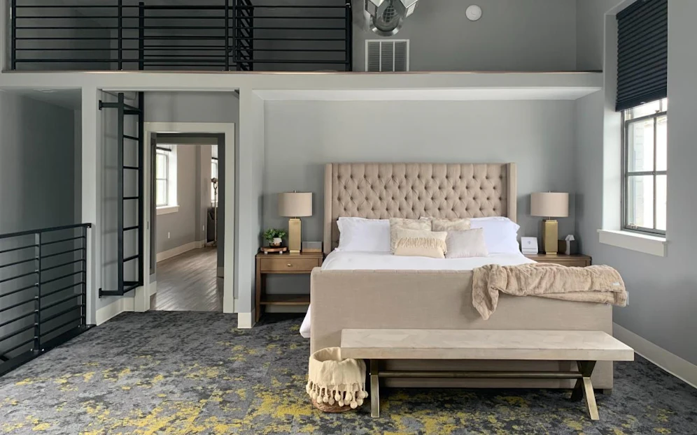 Geld damit zu verdienen in den schönsten Hotels der Welt zu übernachten? Ja, das klingt nach einem Traumberuf. 