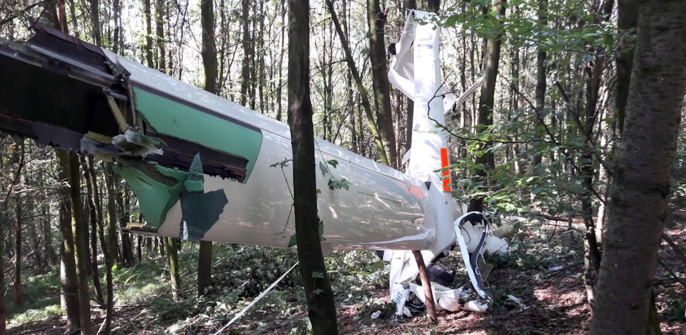 Das Segelflugzeug stürzte in einem Wald in Steyregg ab.