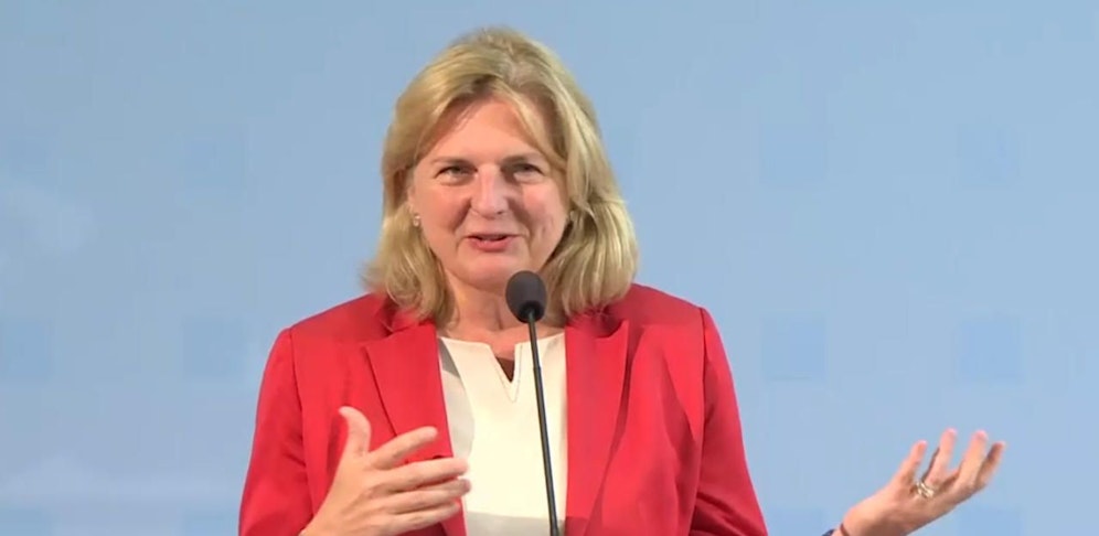 Israelische Würdenträger dürfen wieder Kontakte zu Außenministerin Karin Kneissl knüpfen.