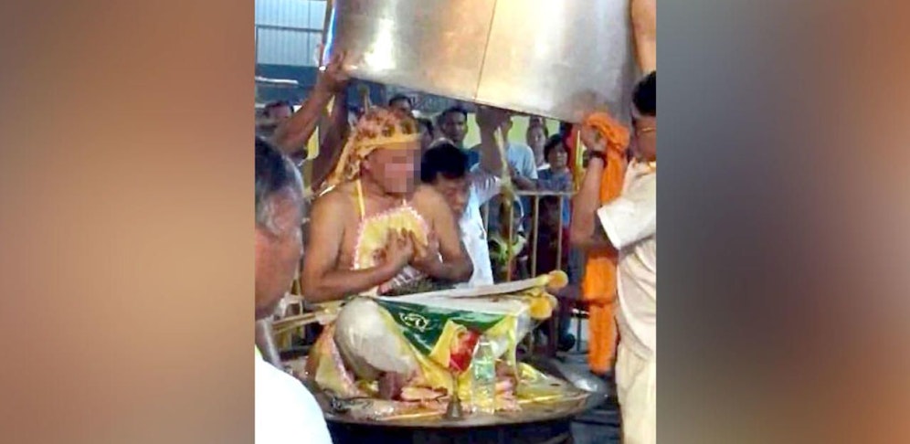 Guru Lim Ba kurz vor Beginn des Rituals, welches ihm sein Leben kosten sollte.