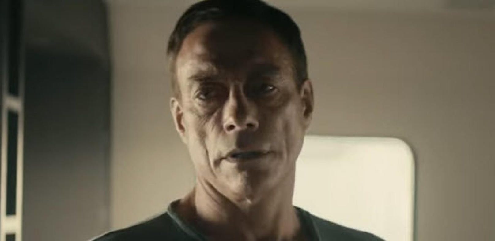 Jean-Claude Van Damme lässt's wieder krachen