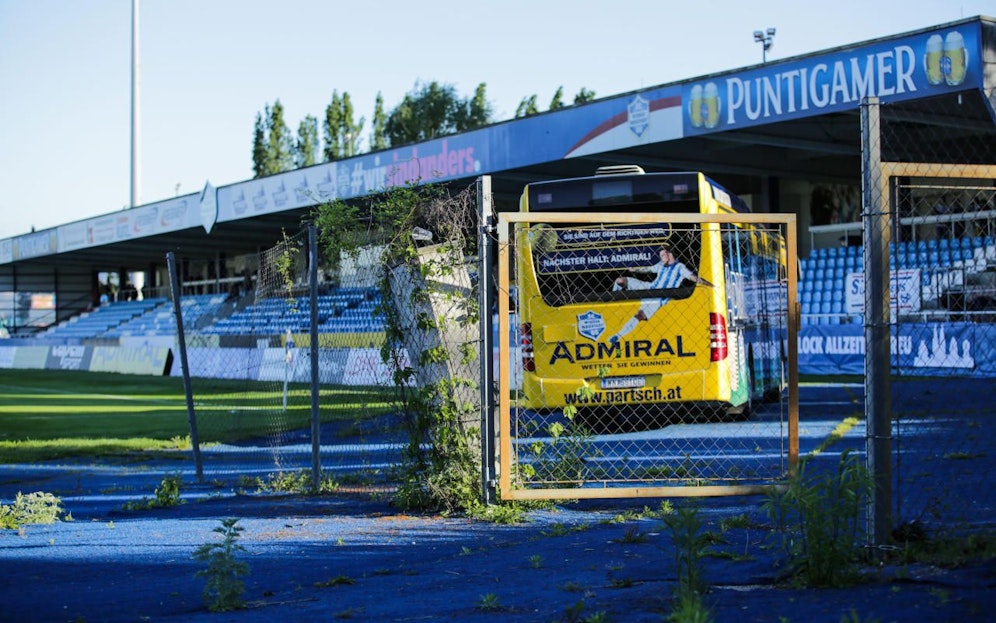 WIENER NEUSTADT,AUSTRIA,17.MAY.19 - SOCCER - Zweite Liga, SC Wiener Neustadt vs KSV 1919. Image shows a old gate at the Hama Trucks Arena. Photo: GEPA pictures/ Michael Meindl