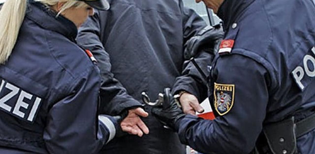 Die Polizei nahm den&nbsp;augenscheinlich alkoholisierten 46-Jährigen fest. (Symbolbild)