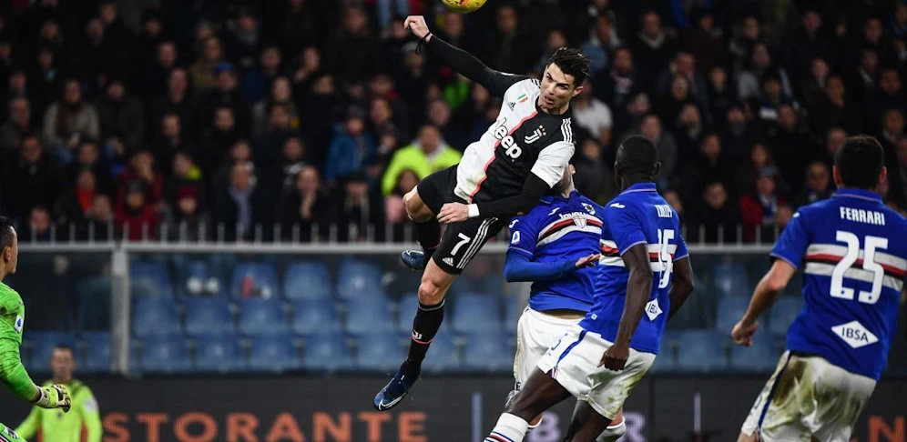 Cristiano Ronaldo trifft mit einem unglaublichen Luftstand.