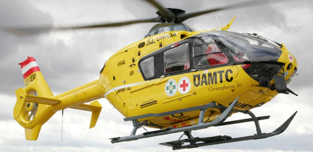 Der verletzte Rennradfahrer wurde mit dem Hubschrauber ins Krankenhaus geflogen