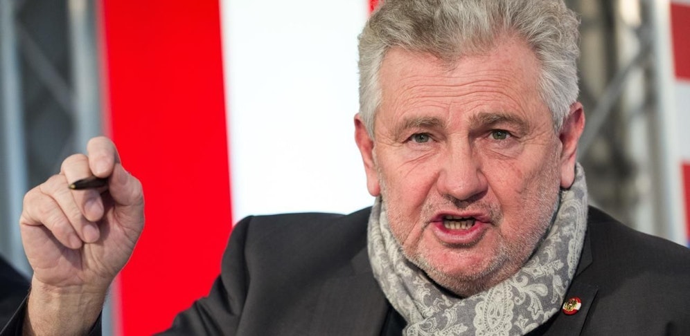 Andreas Mölzer kennt das NS-Lied aus seiner Zeit bei der steirischen Burschenschaft