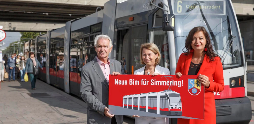 Neue Bimlinie für Simmering ist in den Startlöchern: Simmerings Bezirksvorsteher-Stellvertreter (SPÖ) Peter Kriz, Wiener-Linien-Geschäftsführerin Alexandra Reinagl und Öffi-Stadträtin Ulli Sima