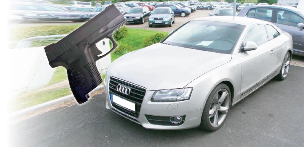 Ein Bursch (17) hantierte im Auto mit einer Gaspistole.