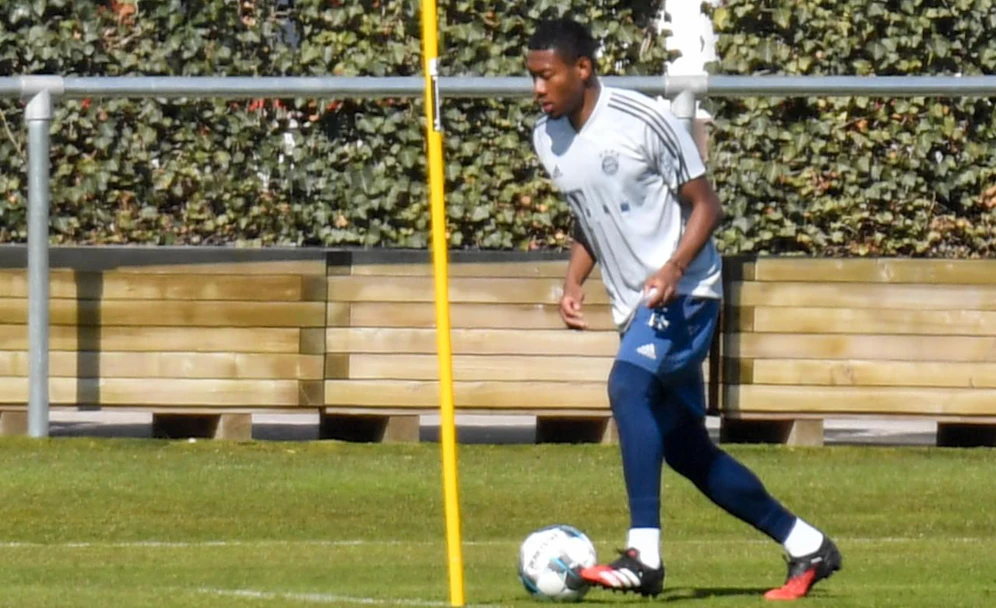 David Alaba beim ersten "Corona-Training" mit Ball.