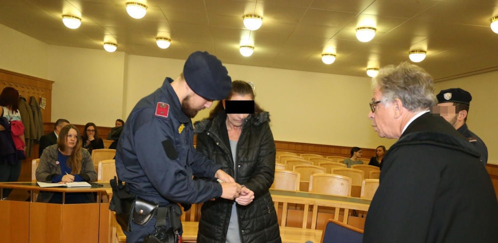 Die Verdächtige (54) am Montag vor Gericht. 