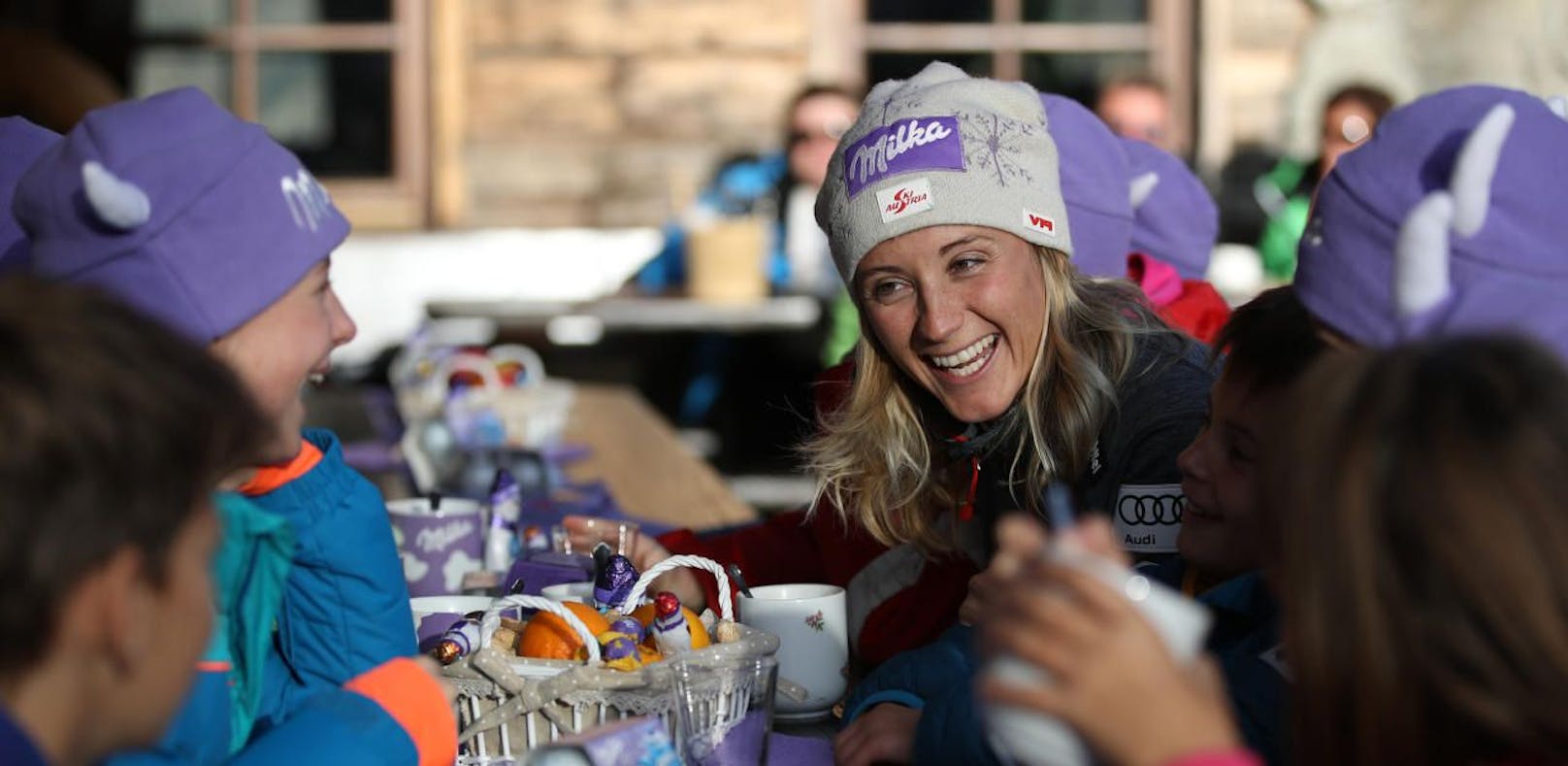 Michaela Kirchgasser als Skilehrerin für Kids
