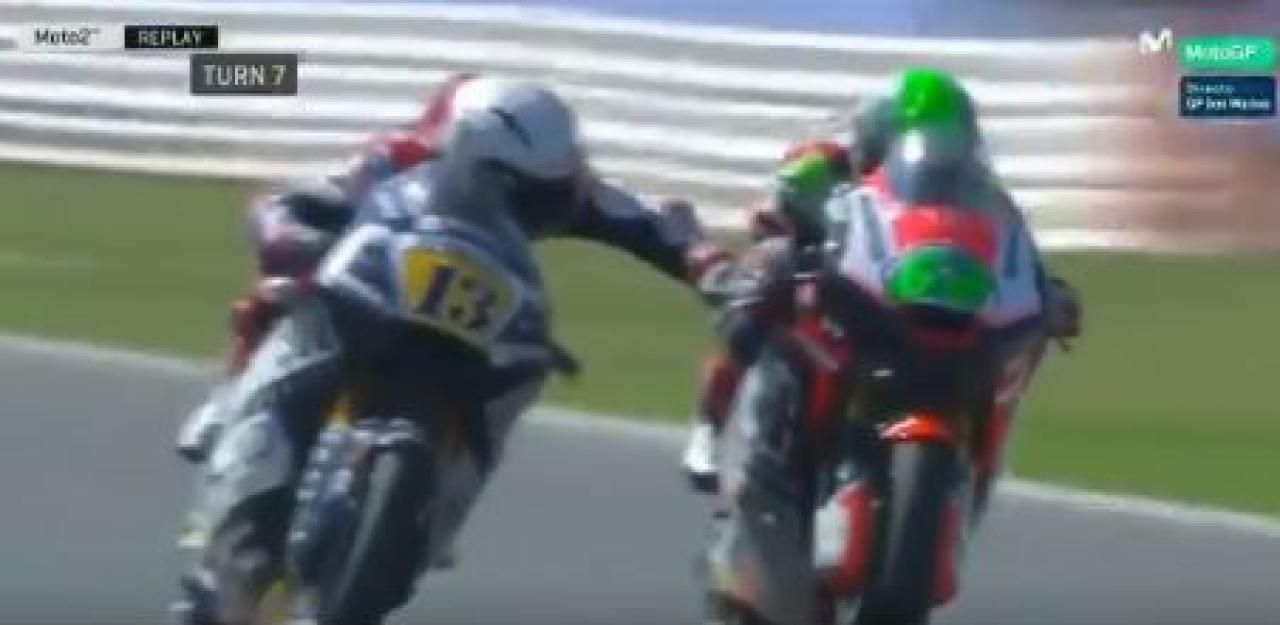 Heute.at - Skandal! Moto2-Pilot zieht bei Gegner Bremse