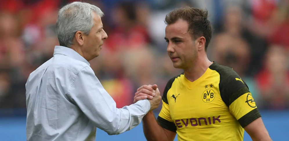 Trainer Lucien Favre mit Mario Götze