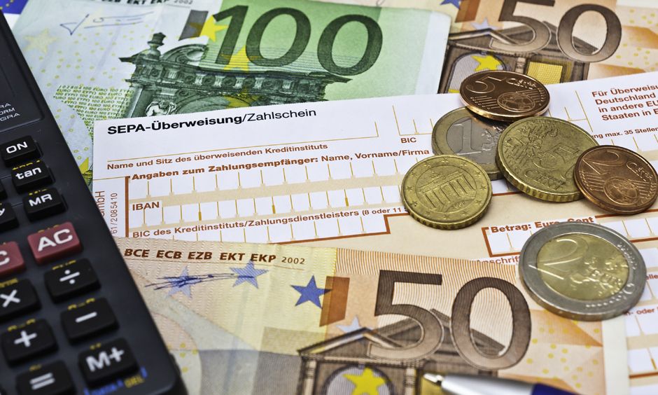 Heute.at - Banken schrauben Spesen hoch