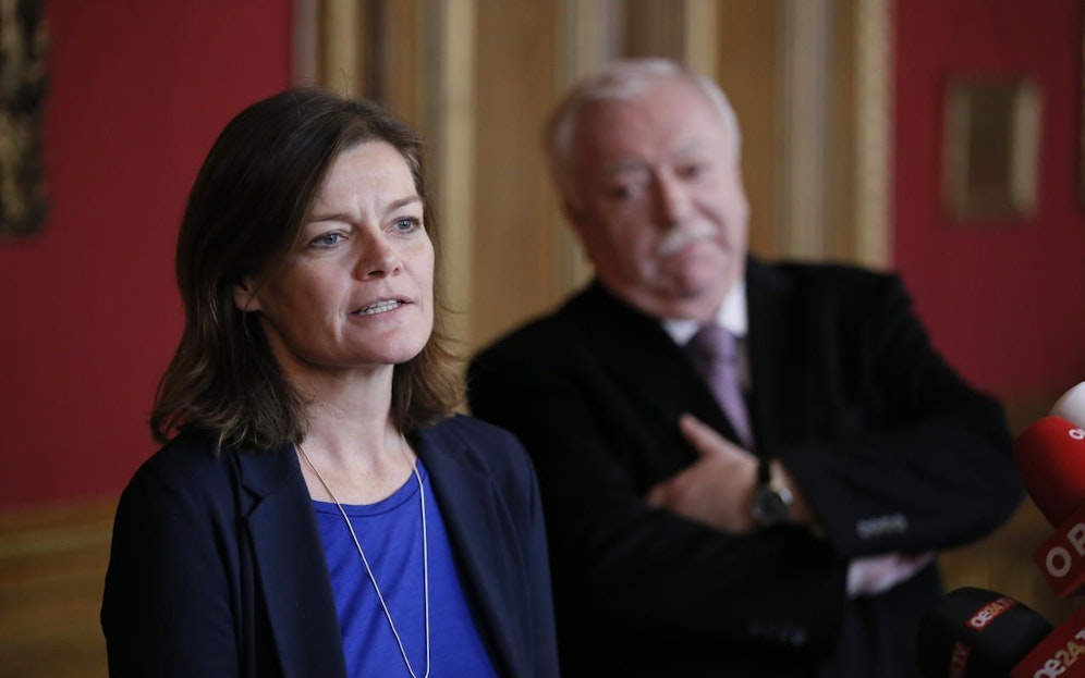 Ein Bürgermeister geht, ein neuer kommt. Wer das sein wird, entscheidet sich in einem ersten Schritt beim Sonderparteitag der SPÖ Wien am 27. Jänner. Damit die Delegierten fundierte Entscheidungen treffen können, sollen sie umfassend über die Kandidaten und ihre Standpunkte informiert werden, erklärten Landesparteisekretärin Sybille Straubinger und der amtierende Bürgermeister Michael Häupl.