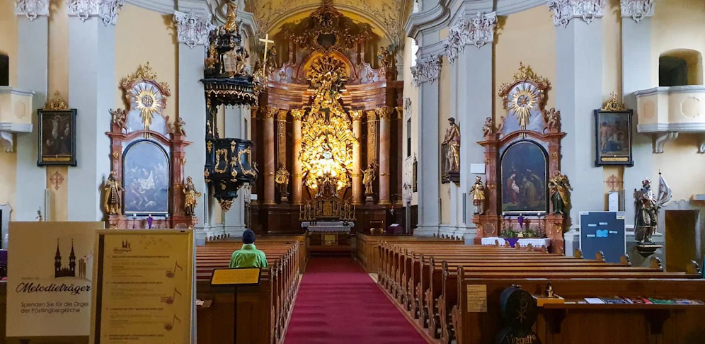 Neue Regelungen erlauben in den Kirchen jetzt doch doppelt so viele Personen wie ursprünglich bekannt gegeben.
