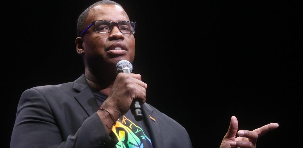 Jason Collins war der erste offen schwule NBA-Spieler. Hier hielt er 2019 eine Rede bei der "WorldPride"-Eröffnung.